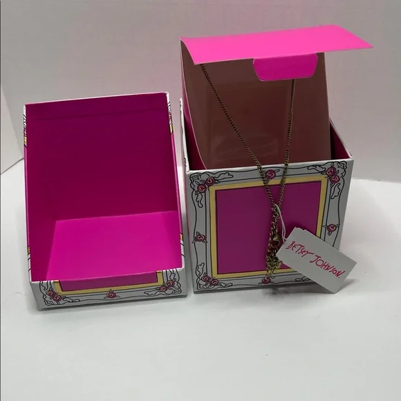 Betsey Johnson Vintage Gold Tone Cat Necklace with Faux Pearls and Rhinestones - Picture 5 of 9